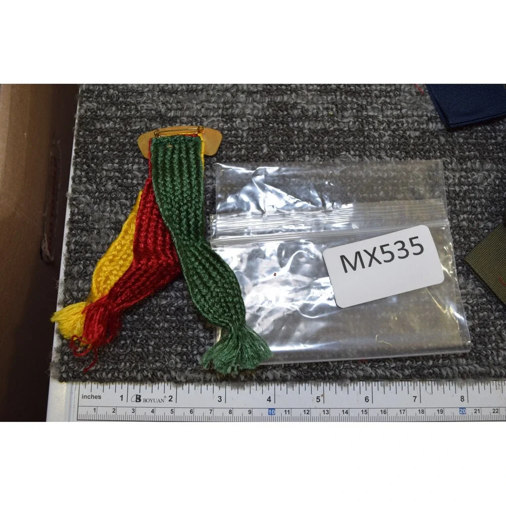BSA Cub Scouts‎ Webelos Tri-Color Shirt Shoulder Cloth Pin Ribbons Badge Award